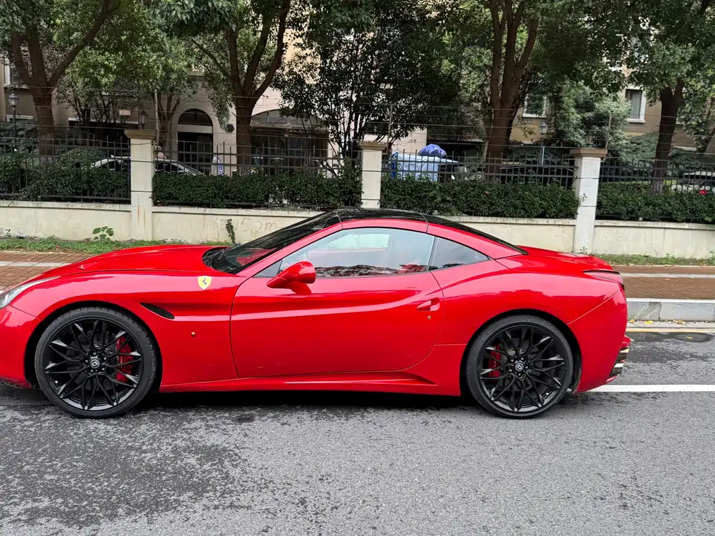 Ferrari California T 2009 4.3L Standard 2011 - thumbnail 4