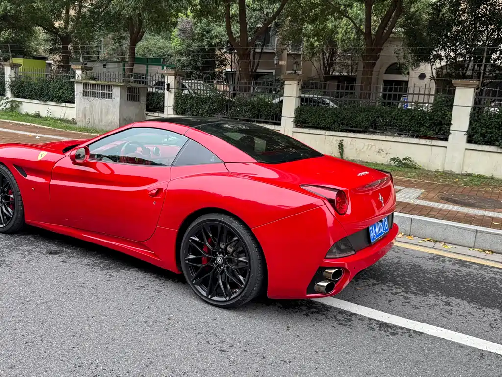 Ferrari California T 2009 4.3L Standard 2011 - thumbnail 5