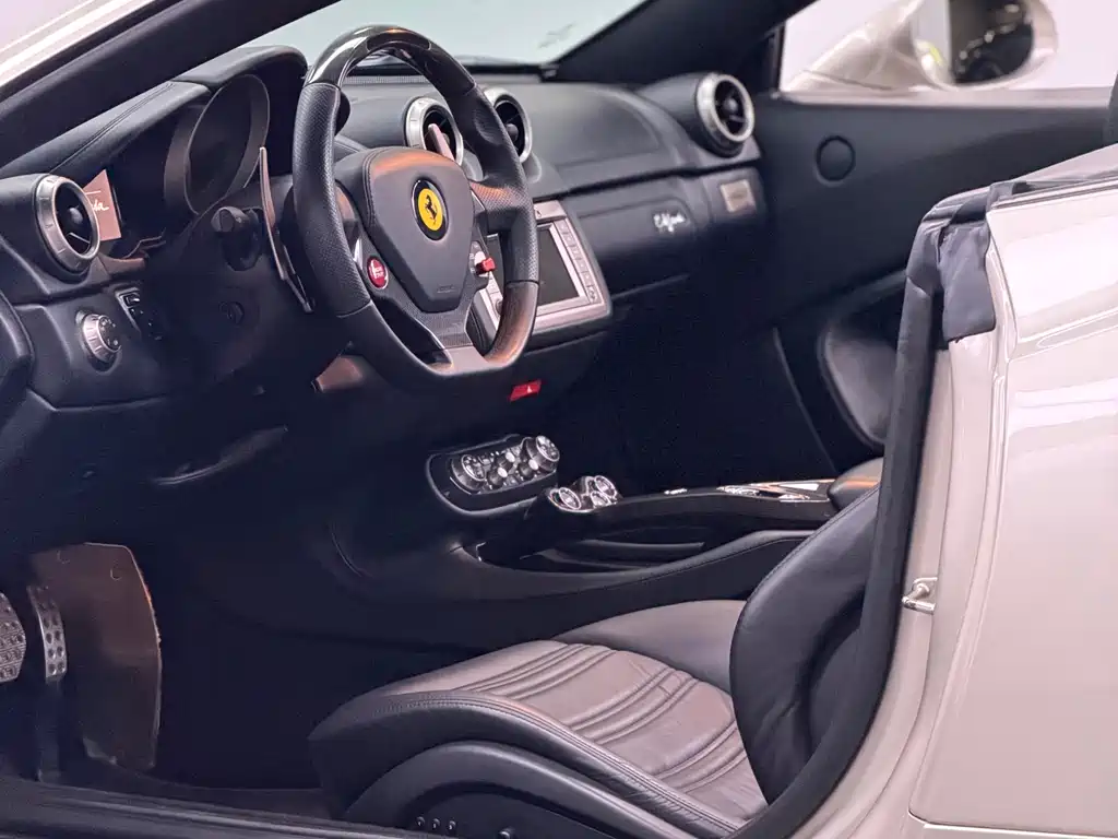 Ferrari California T 2012 4.3L Standard 2012 - thumbnail 5