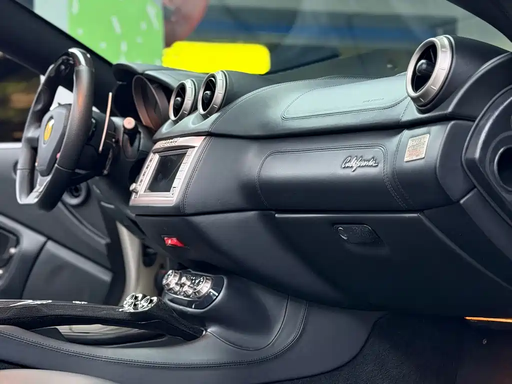 Ferrari California T 2012 4.3L Standard 2012 - thumbnail 6