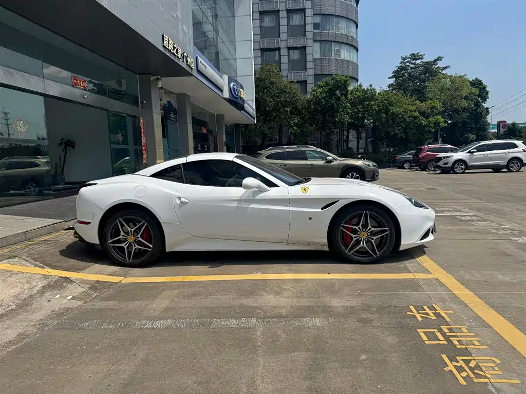 Ferrari California T 3.9T Standard 2015 2015 - thumbnail 3