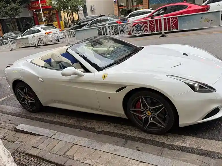 Ferrari California T 3.9T Standard 2015 2015 - thumbnail 8