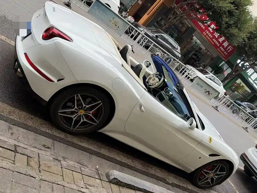 Ferrari California T 3.9T Standard 2015 2015 - thumbnail 10