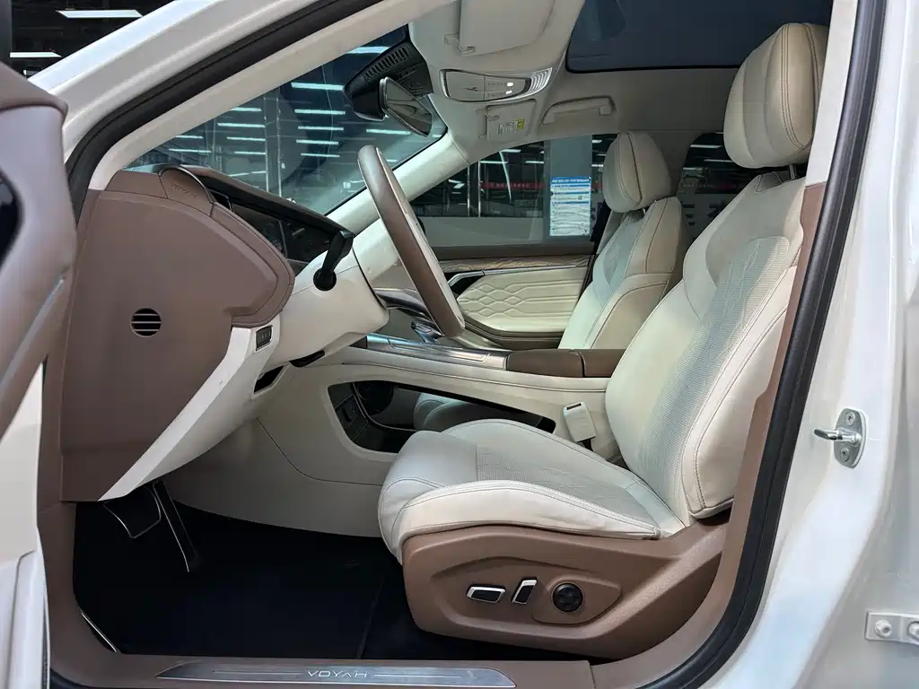 Lantu Auto Lantu FREE 2021 Standard Range Extended AWD Exclusive Luxury Package 2022 - thumbnail 4
