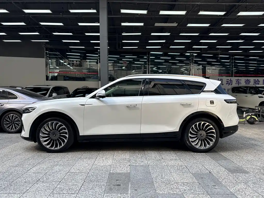Lantu Auto Lantu FREE 2021 Standard Range Extended AWD Exclusive Luxury Package 2022 - thumbnail 17