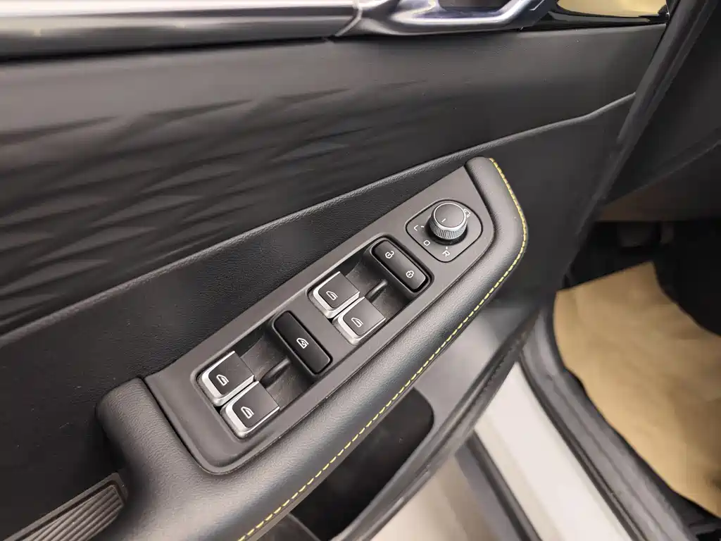 Geely Auto Geely Binyue 2025 Binyue L 1.5TD DCT Starlight 2024 - thumbnail 9