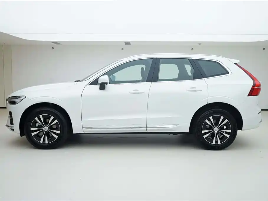 Volvo Volvo XC60 2025 B5 AWD Momentum Luxury Edition 2025 - thumbnail 3