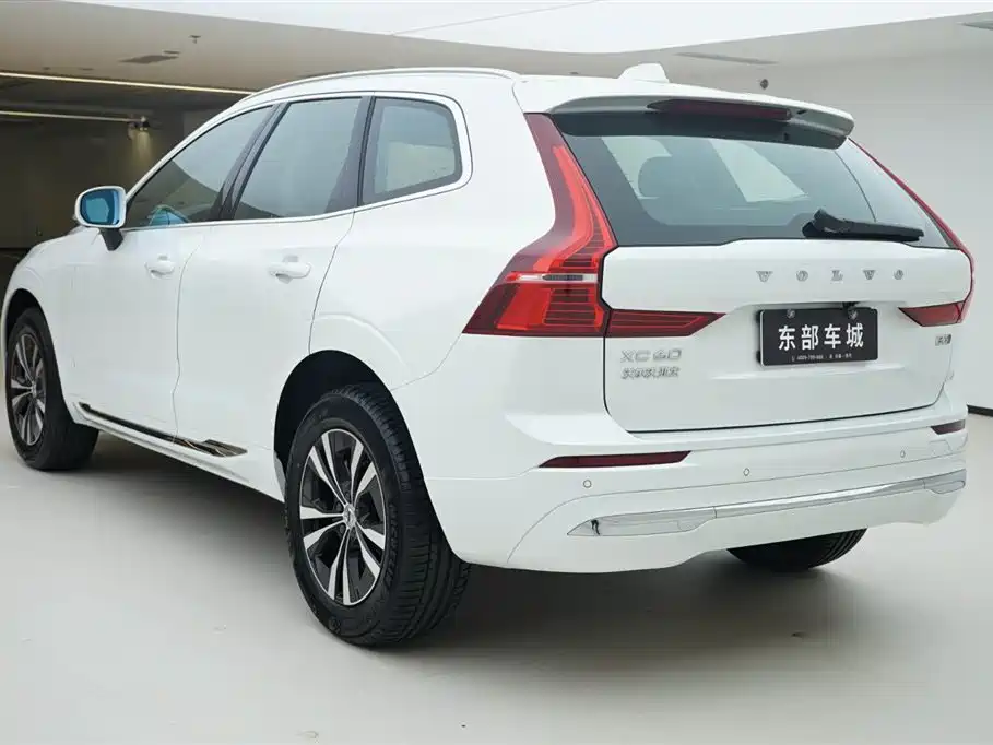 Volvo Volvo XC60 2025 B5 AWD Momentum Luxury Edition 2025 - thumbnail 4