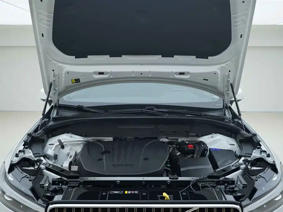 Volvo Volvo XC60 2025 B5 AWD Momentum Luxury Edition 2025 - thumbnail 7