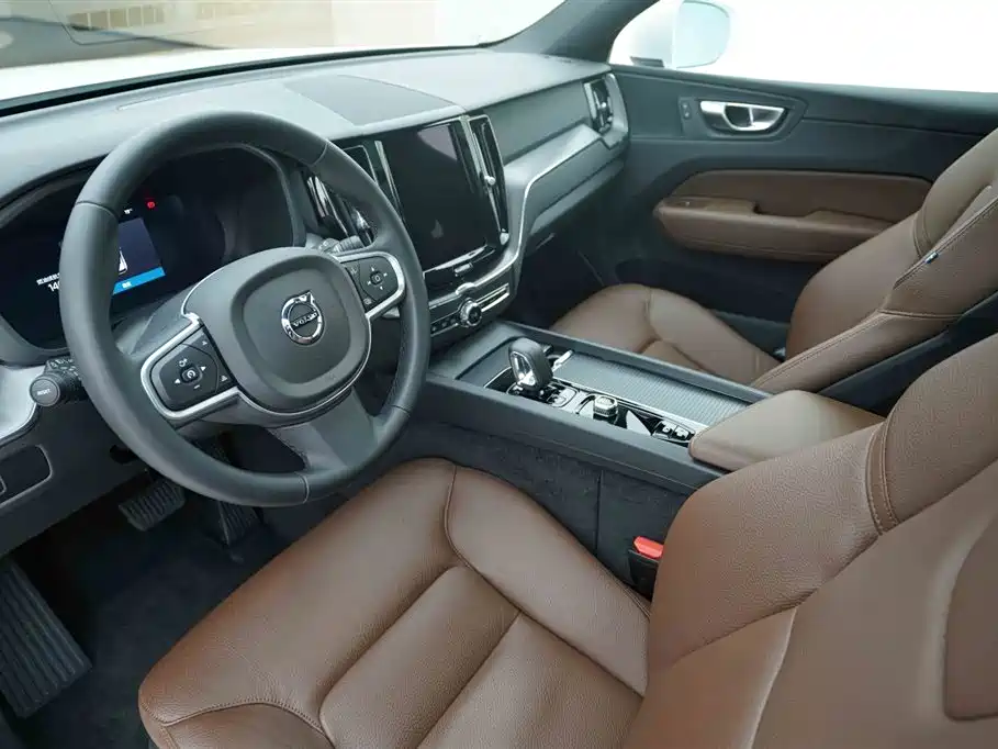 Volvo Volvo XC60 2025 B5 AWD Momentum Luxury Edition 2025 - thumbnail 10