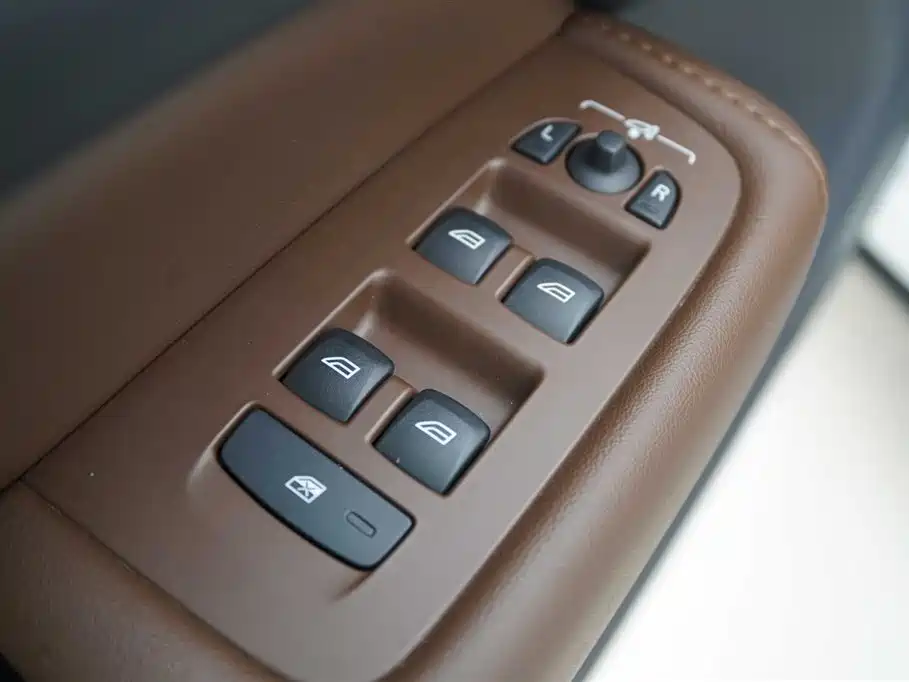Volvo Volvo XC60 2025 B5 AWD Momentum Luxury Edition 2025 - thumbnail 11