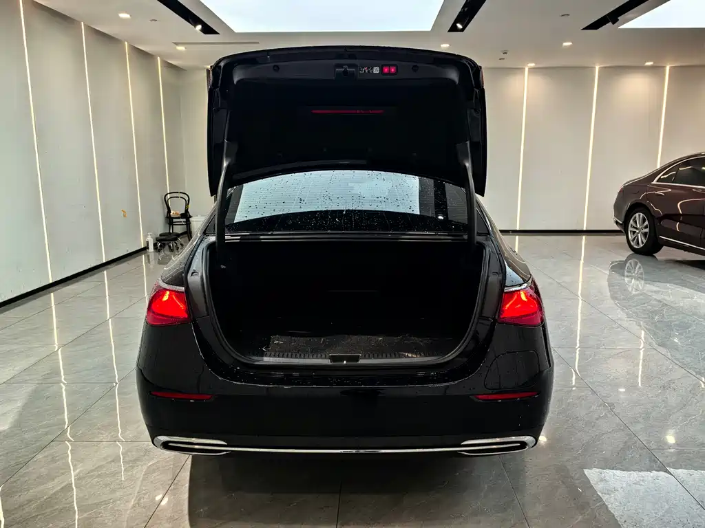 Mercedes-Benz Mercedes-Benz E-Class 2024 E 350 e L Plug-in Hybrid Sedan 2024 - thumbnail 13