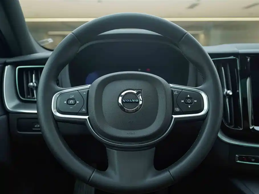 Volvo Volvo XC60 2025 B5 AWD Momentum Luxury Edition 2025 - thumbnail 18