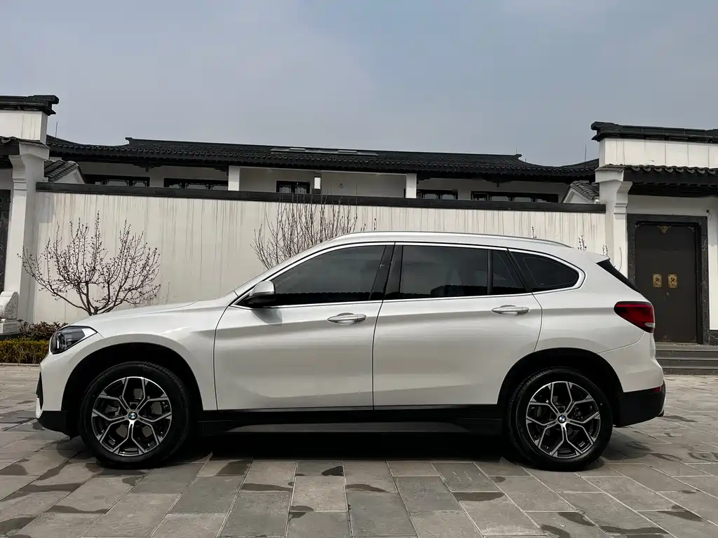 BMW BMW X1 2021 sDrive25Li Leading Edition 2021 - thumbnail 4