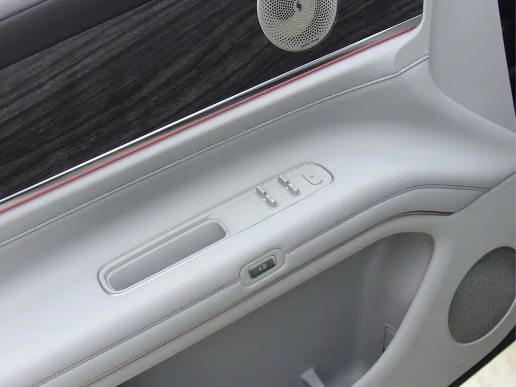AITO Aito M9 2024 Extended Range Ultra 42kWh 6-seater 2024 - thumbnail 8