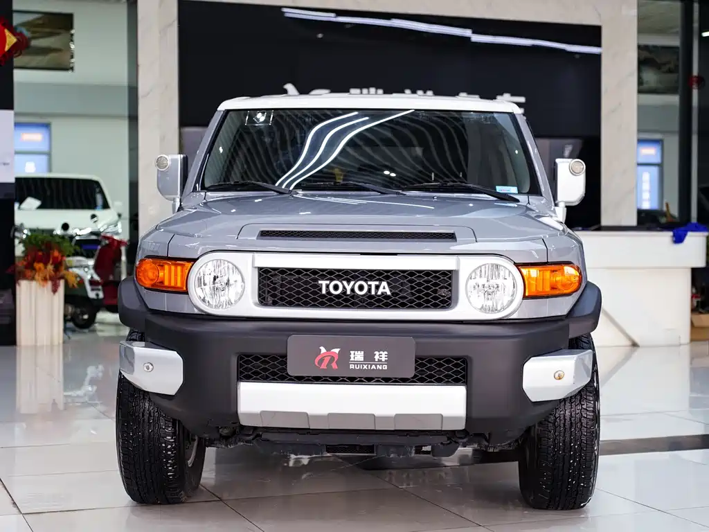 Toyota Toyota Land Cruiser FJ 2019 4.0L Middle East Version 2020 - thumbnail 2