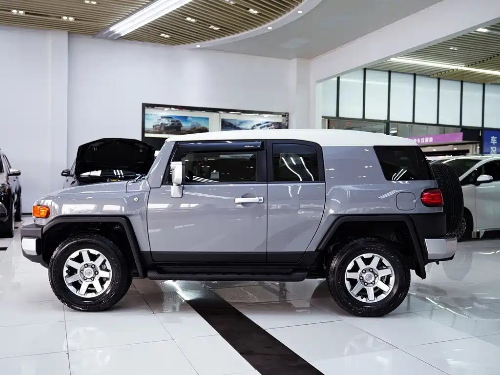 Toyota Toyota Land Cruiser FJ 2019 4.0L Middle East Version 2020 - thumbnail 3