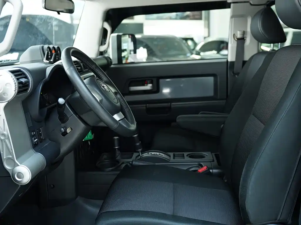 Toyota Toyota Land Cruiser FJ 2019 4.0L Middle East Version 2020 - thumbnail 4