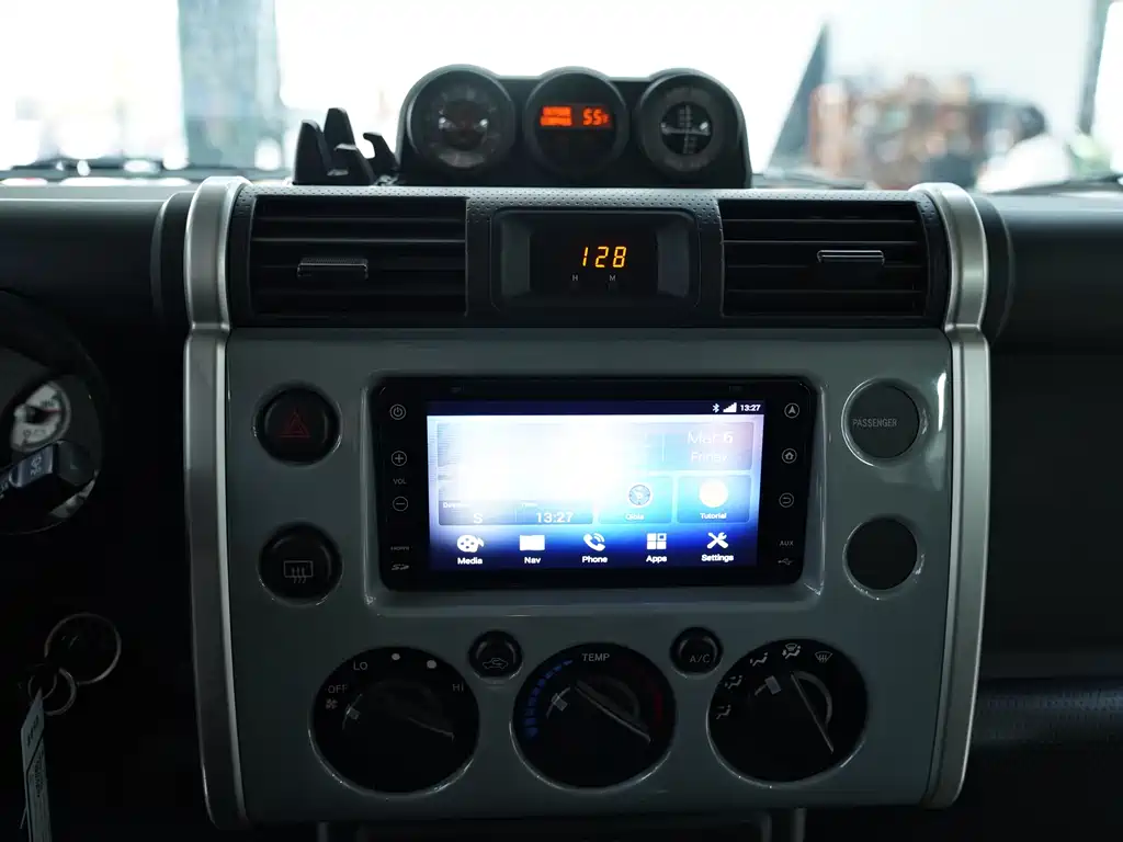 Toyota Toyota Land Cruiser FJ 2019 4.0L Middle East Version 2020 - thumbnail 7