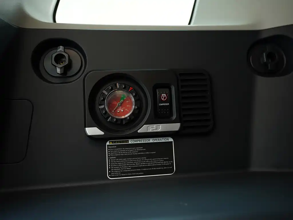 Toyota Toyota Land Cruiser FJ 2019 4.0L Middle East Version 2020 - thumbnail 14