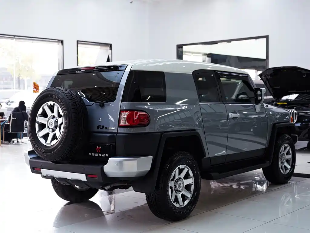 Toyota Toyota Land Cruiser FJ 2019 4.0L Middle East Version 2020 - thumbnail 15