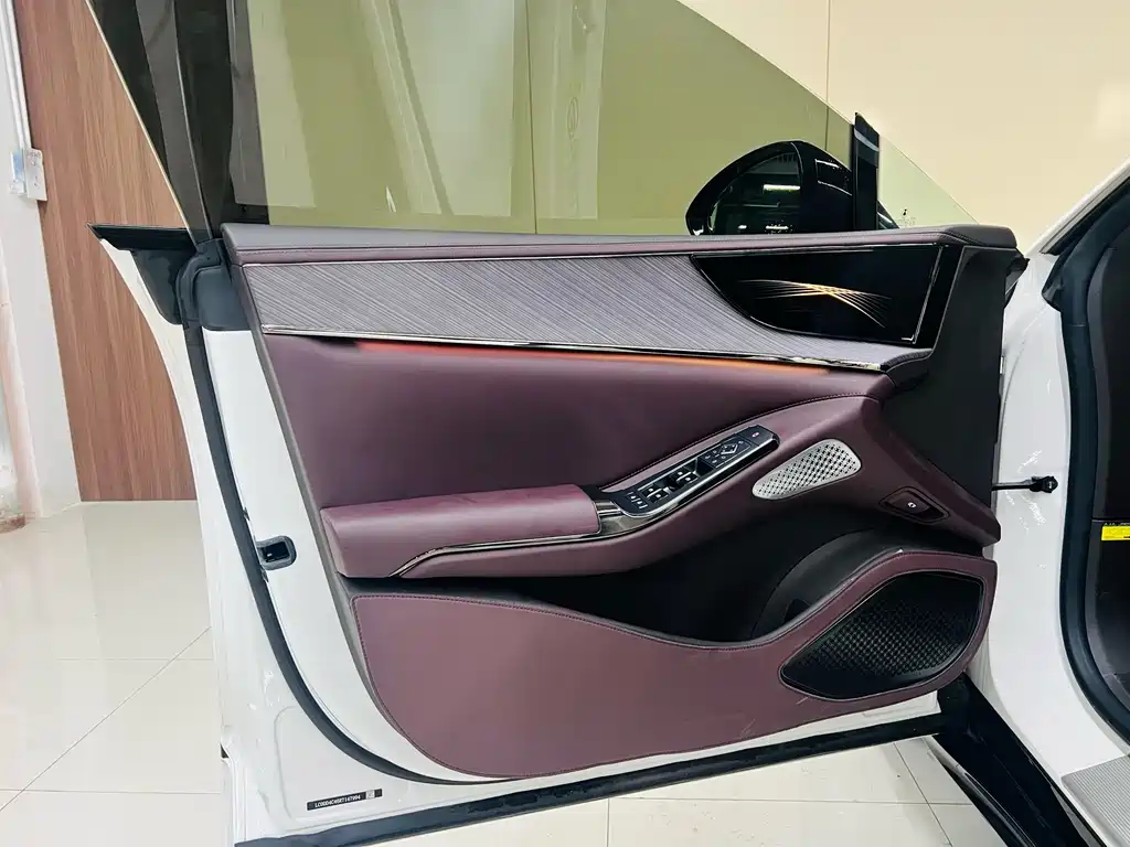 Denza Tang Z9GT 2024 1100 AWD Pro Edition 2025 - thumbnail 6