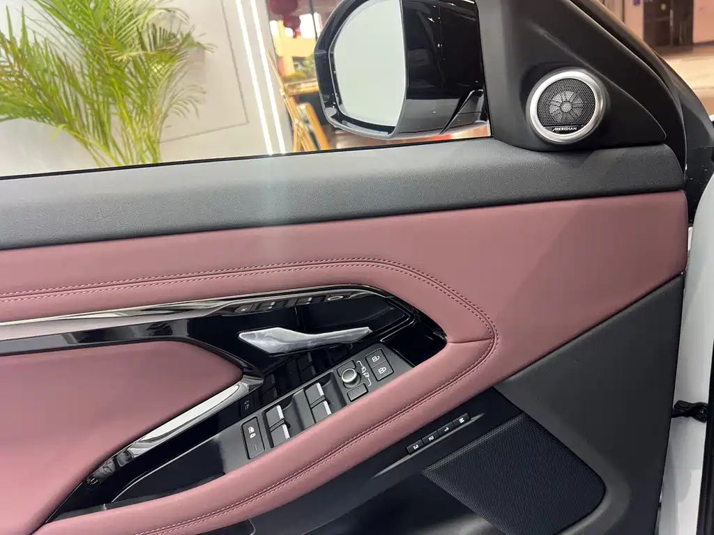 Land Rover Range Rover Evoque 2026 Range Rover Evoque L SE 2026 - thumbnail 6