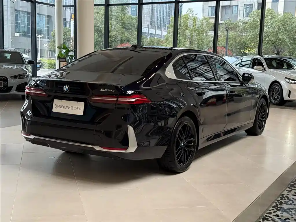BMW BMW 5 Series 2024 525Li Luxury Package 2024 - thumbnail 2