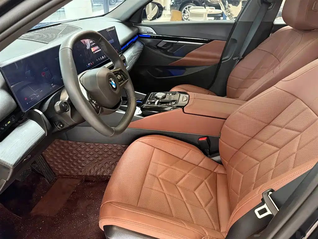 BMW BMW 5 Series 2024 525Li Luxury Package 2024 - thumbnail 4