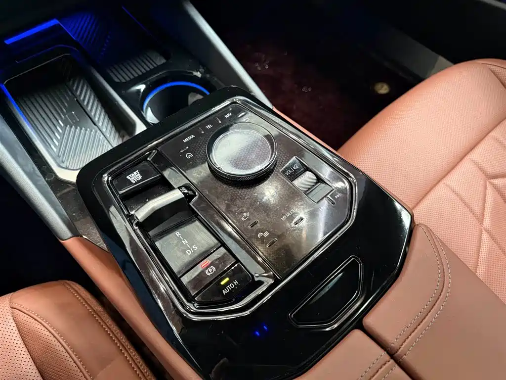 BMW BMW 5 Series 2024 525Li Luxury Package 2024 - thumbnail 6