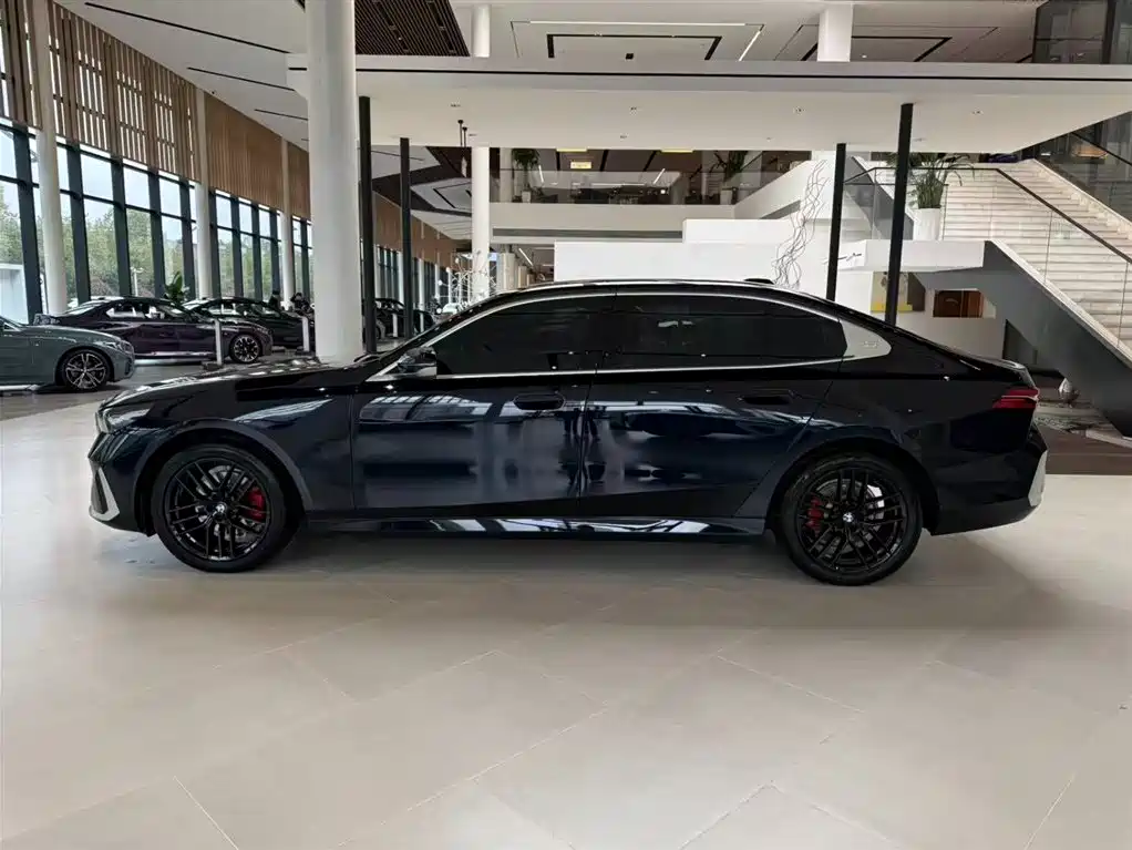 BMW BMW 5 Series 2024 525Li Luxury Package 2024 - thumbnail 8