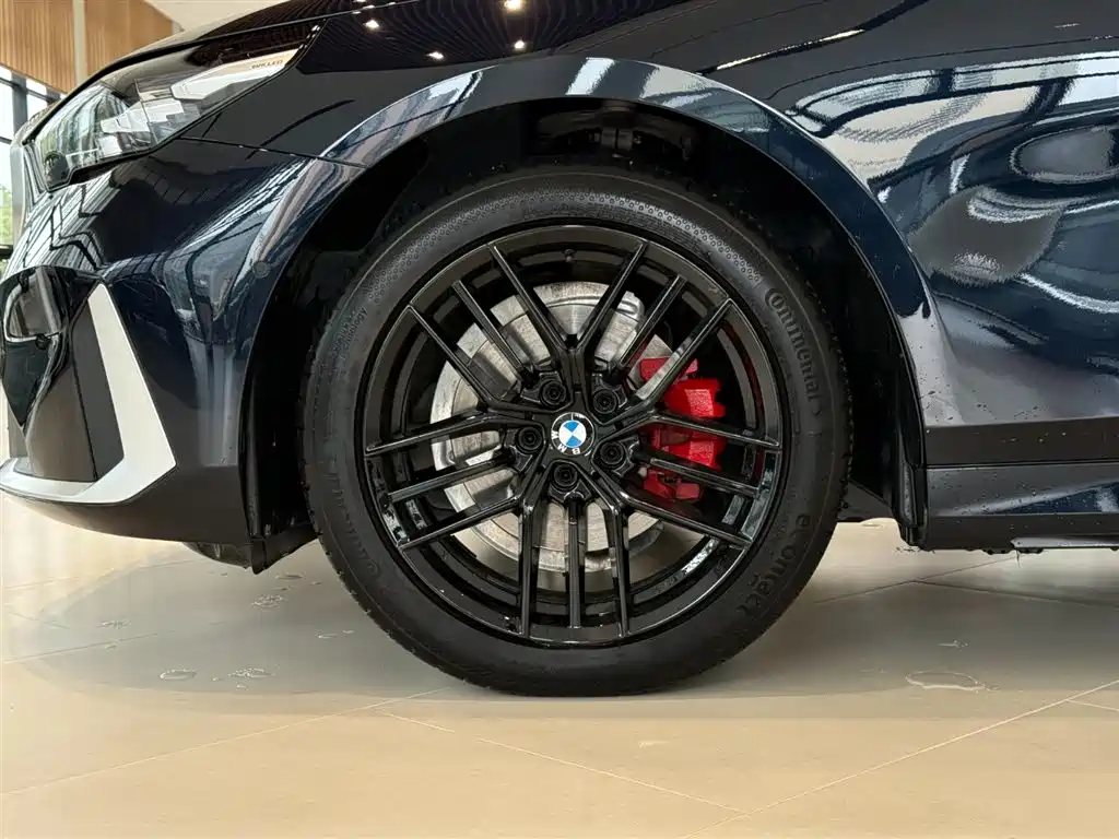 BMW BMW 5 Series 2024 525Li Luxury Package 2024 - thumbnail 10