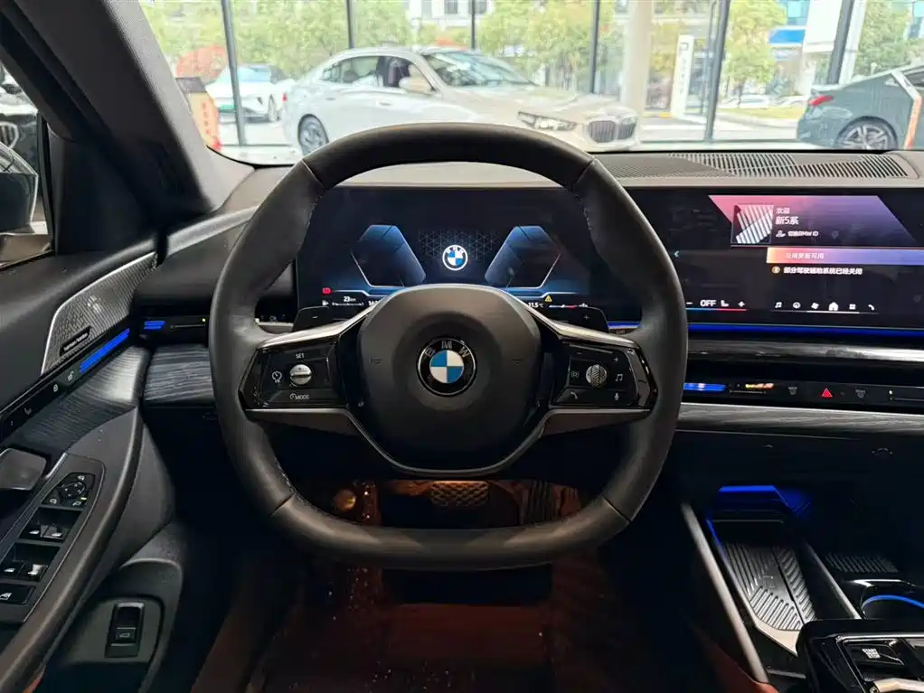 BMW BMW 5 Series 2024 525Li Luxury Package 2024 - thumbnail 11