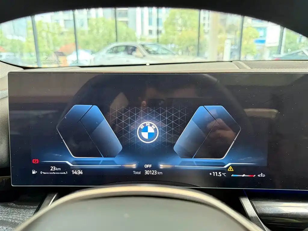 BMW BMW 5 Series 2024 525Li Luxury Package 2024 - thumbnail 13
