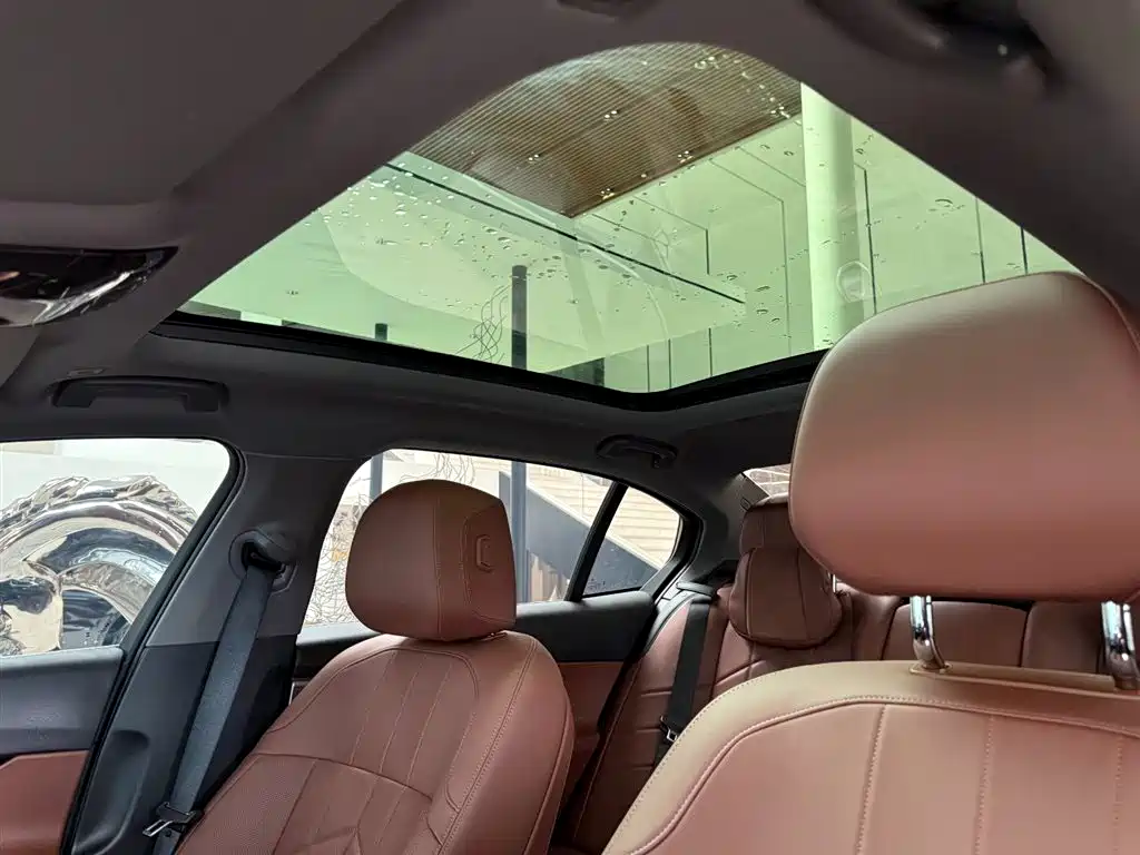 BMW BMW 5 Series 2024 525Li Luxury Package 2024 - thumbnail 14