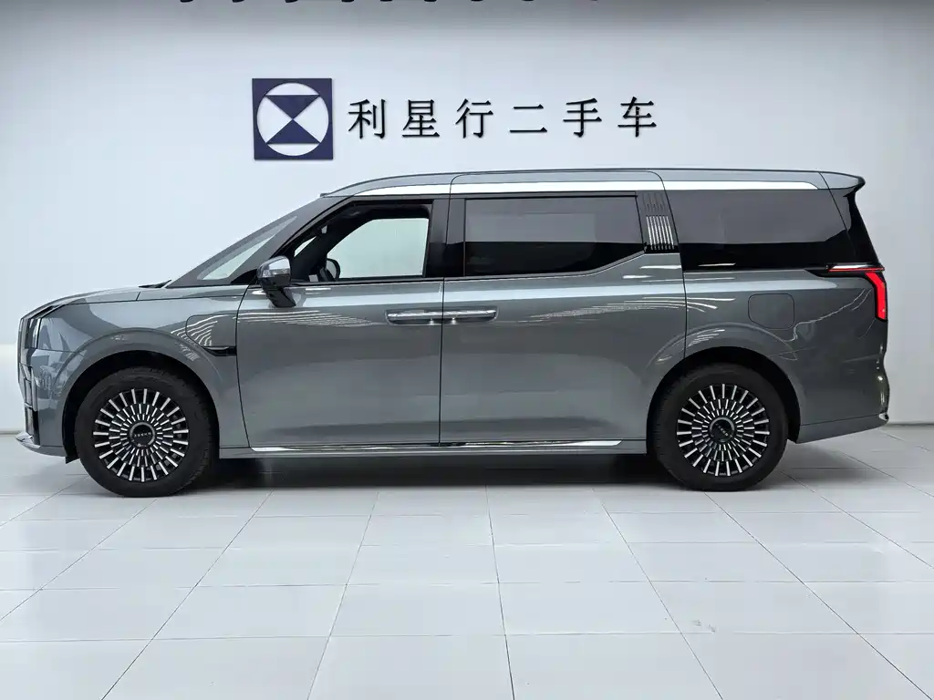 Zeekr Zeekr 009 2024 Six-Seat Executive Edition AWD 108kWh 2025 - thumbnail 2