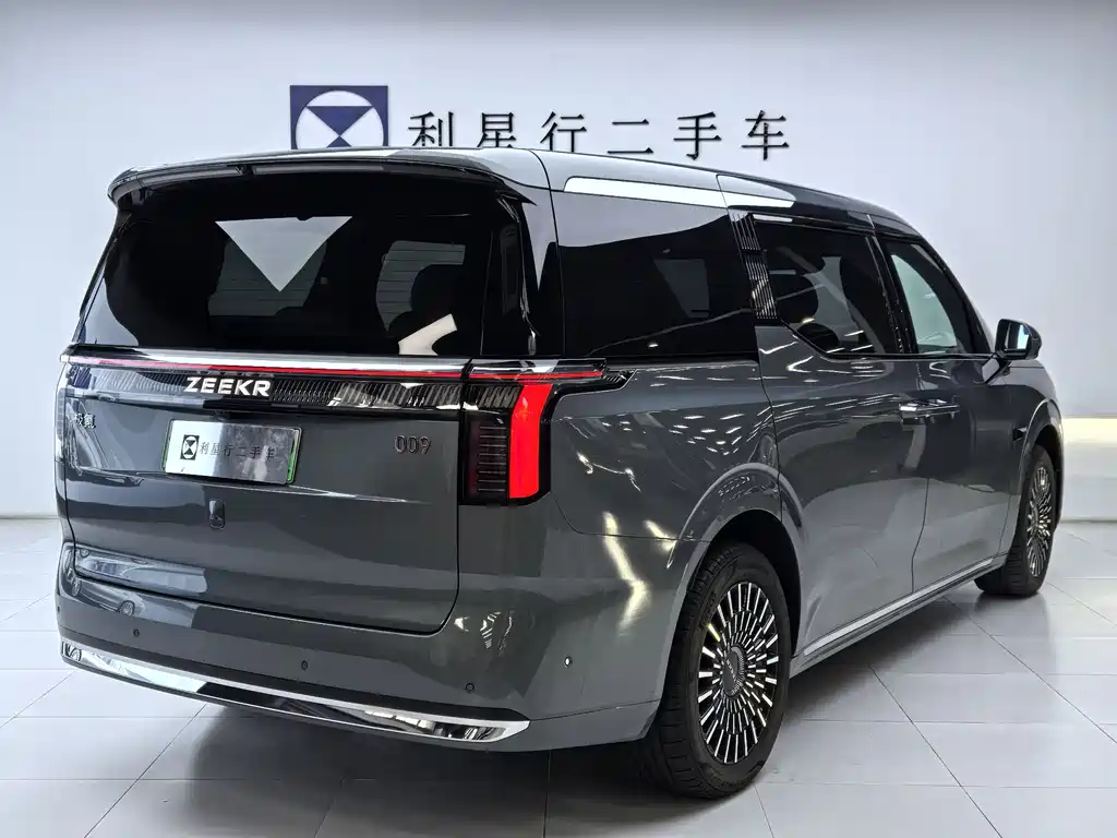 Zeekr Zeekr 009 2024 Six-Seat Executive Edition AWD 108kWh 2025 - thumbnail 4