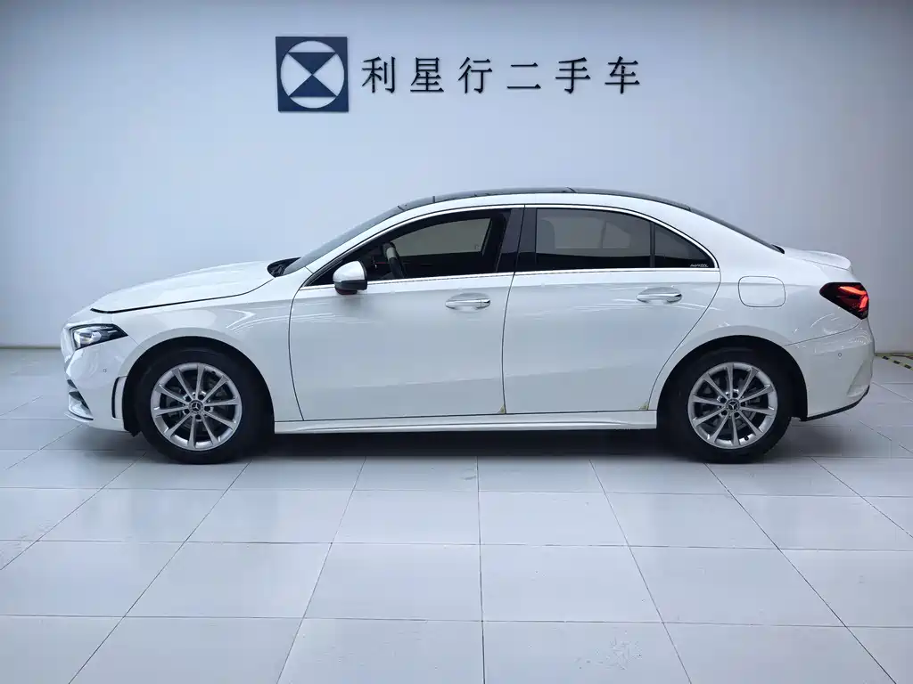 Mercedes-Benz Mercedes-Benz A-Class 2022 Facelift A 200 L Sport Sedan Dynamic Model 2023 - thumbnail 7