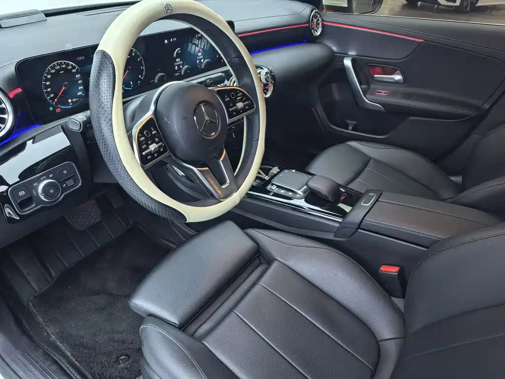 Mercedes-Benz Mercedes-Benz A-Class 2022 Facelift A 200 L Sport Sedan Dynamic Model 2023 - thumbnail 8