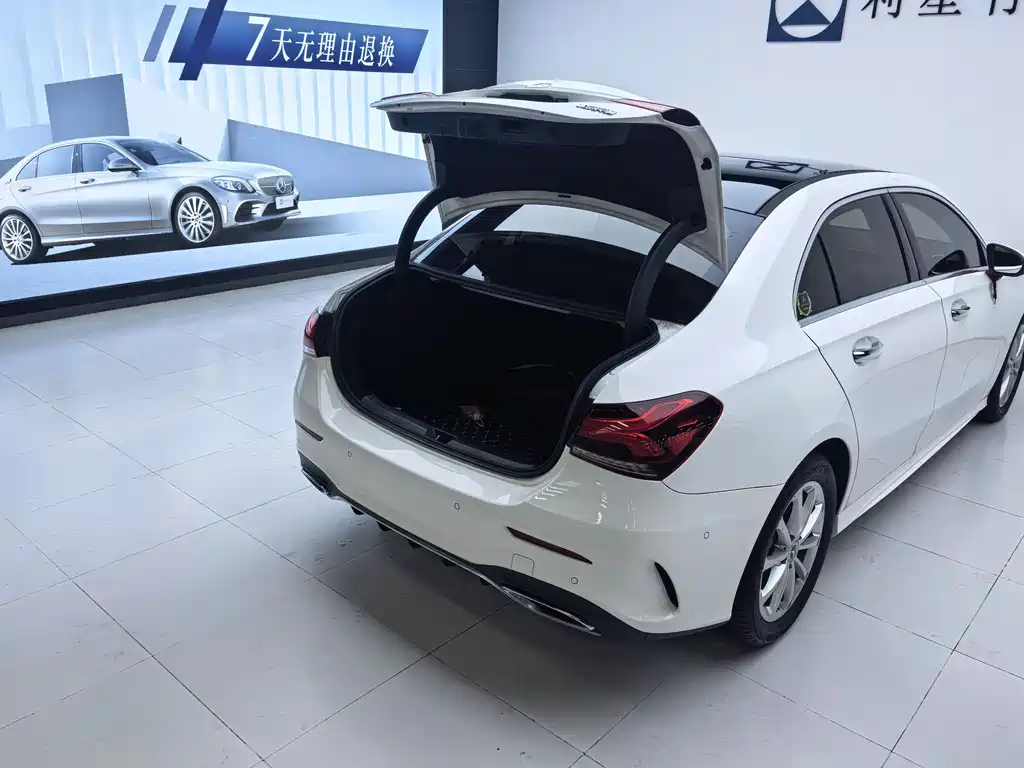 Mercedes-Benz Mercedes-Benz A-Class 2022 Facelift A 200 L Sport Sedan Dynamic Model 2023 - thumbnail 15
