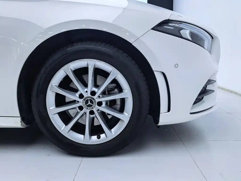 Mercedes-Benz Mercedes-Benz A-Class 2022 Facelift A 200 L Sport Sedan Dynamic Model 2023 - thumbnail 17