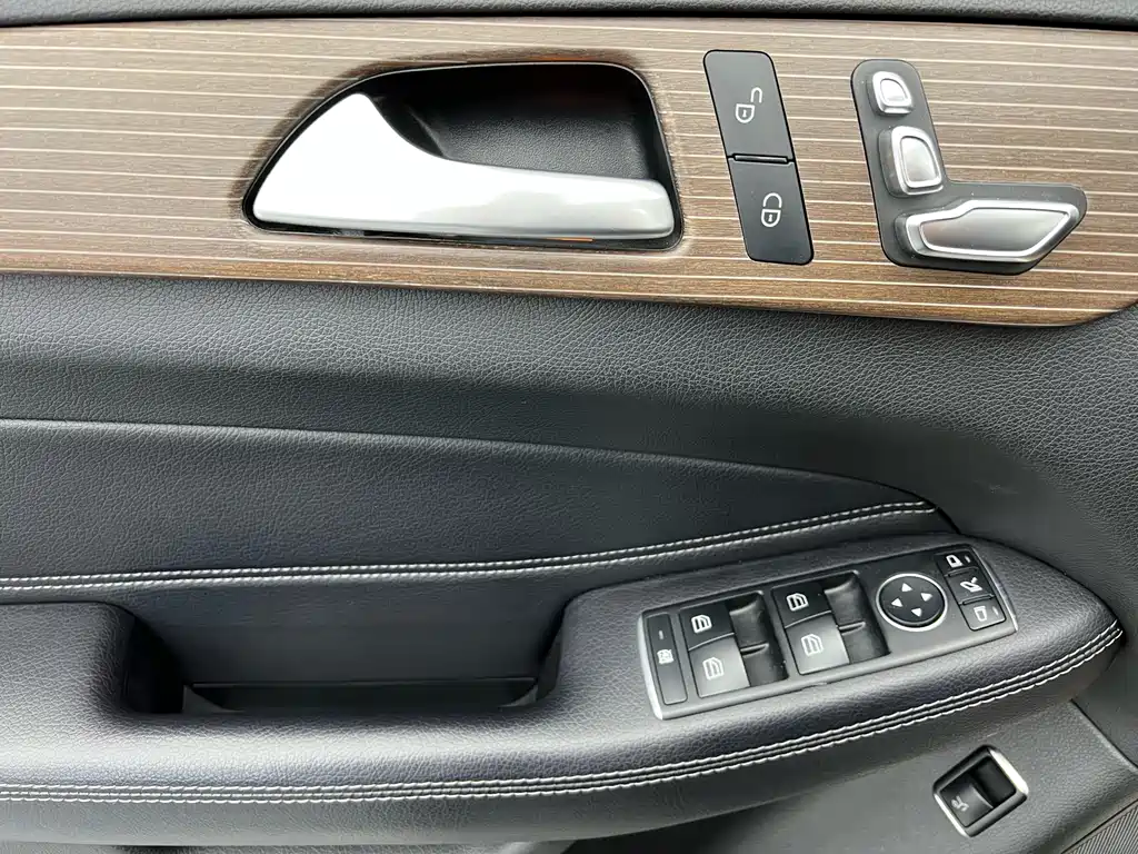 Mercedes-Benz Mercedes-Benz GLE 2018 GLE 320 4MATIC Dynamic Model Premium Edition 2019 - thumbnail 3