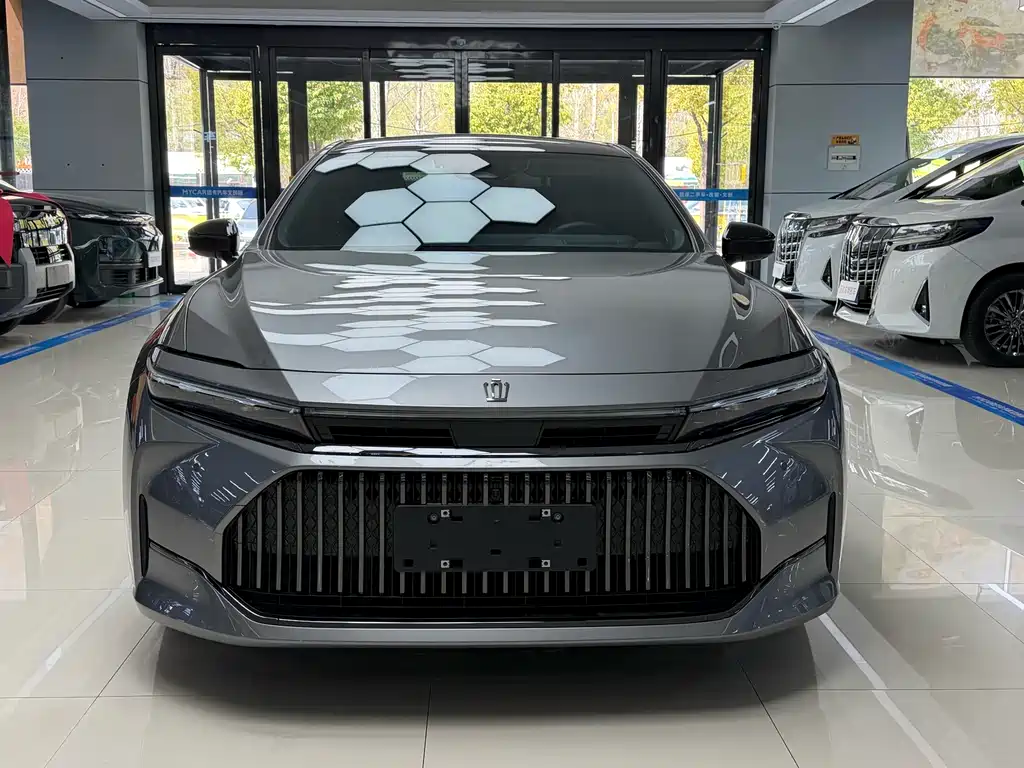 Toyota Crown Import 2024 Model 2.5L Supreme Edition 2024 - thumbnail 2