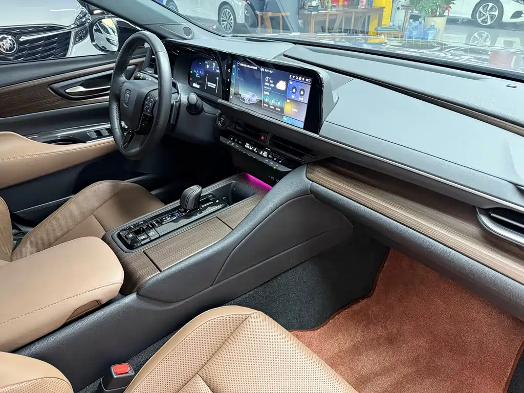 Toyota Crown Import 2024 Model 2.5L Supreme Edition 2024 - thumbnail 8