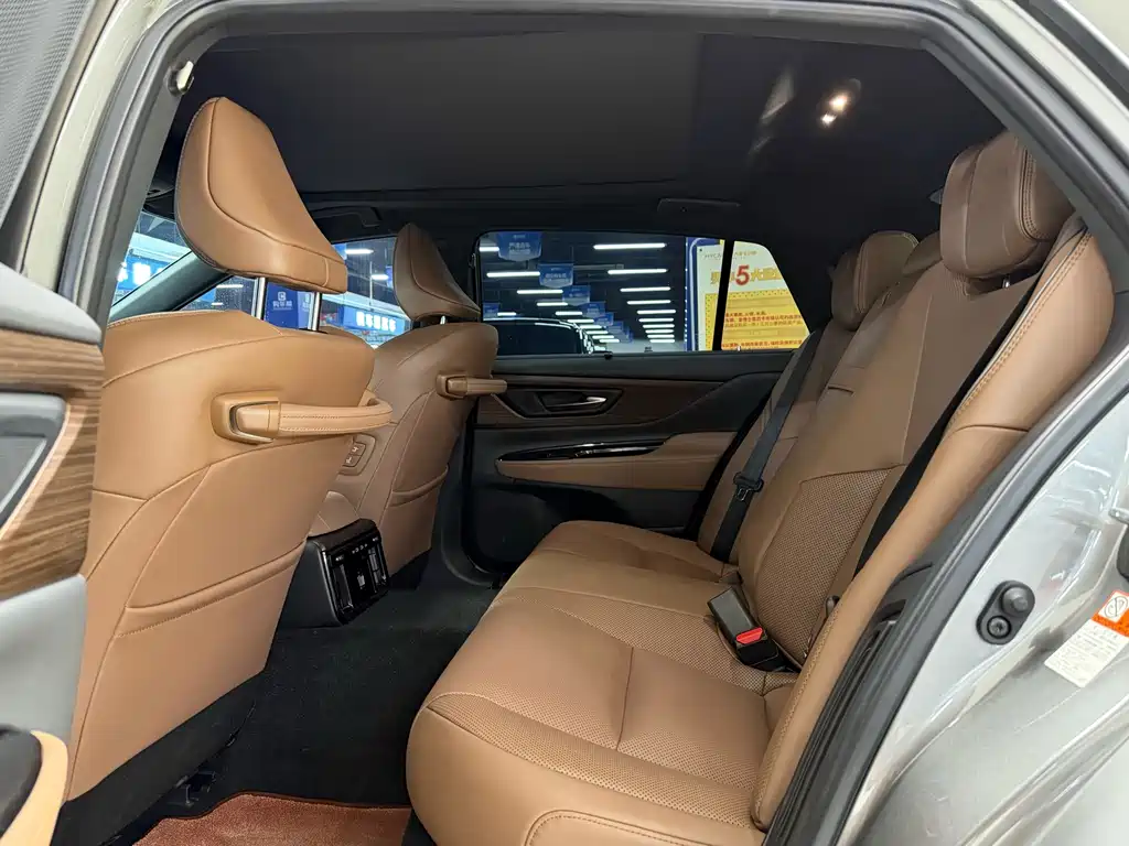 Toyota Crown Import 2024 Model 2.5L Supreme Edition 2024 - thumbnail 11