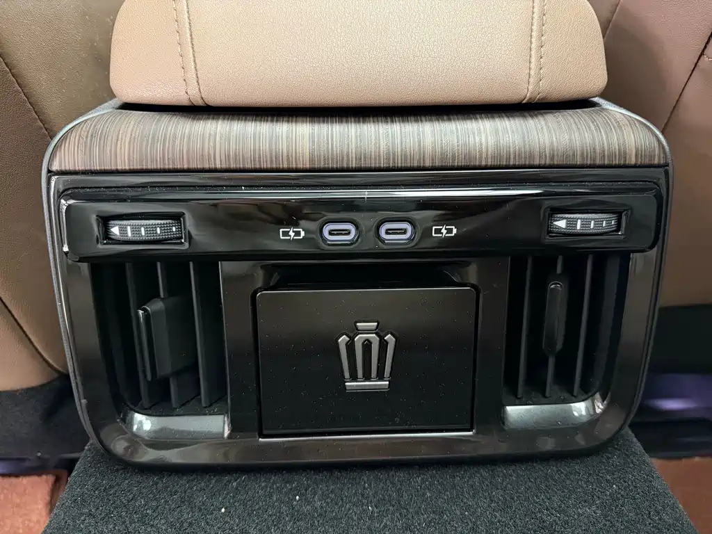 Toyota Crown Import 2024 Model 2.5L Supreme Edition 2024 - thumbnail 12