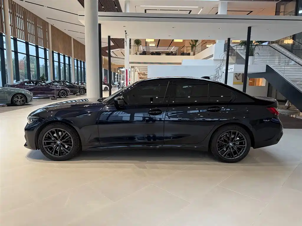 BMW BMW 3 Series 2022 325i M Sport Shadow Night Package 2022 - thumbnail 3