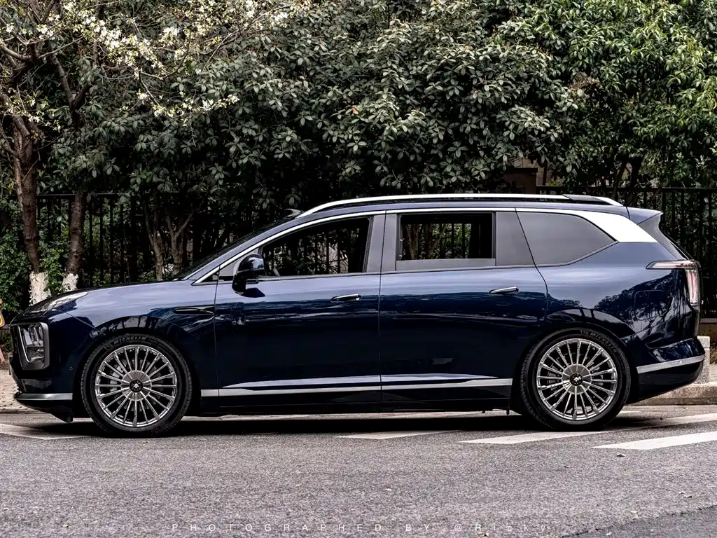 GAC AION Hyper HL 2025 700 Ultra 6-Seat AWD LiDAR Edition 2025 - thumbnail 2
