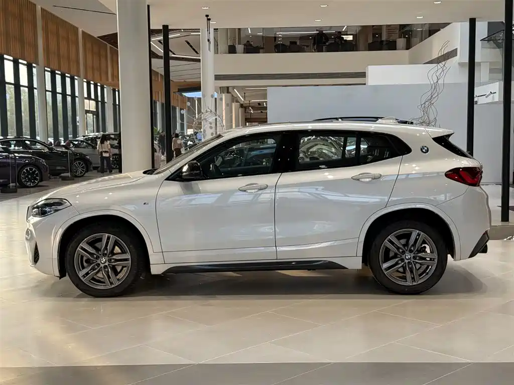 BMW BMW X2 2023 sDrive25i M Sport Shadow Edition 2024 - thumbnail 2