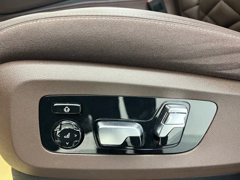BMW BMW X5 xDrive 40Li M Sport Package 2022 Model Year 2023 - thumbnail 7